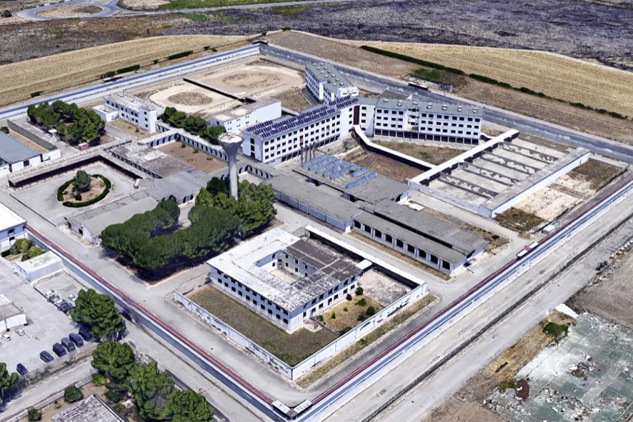 Taranto: presidio sotto le mura del carcere