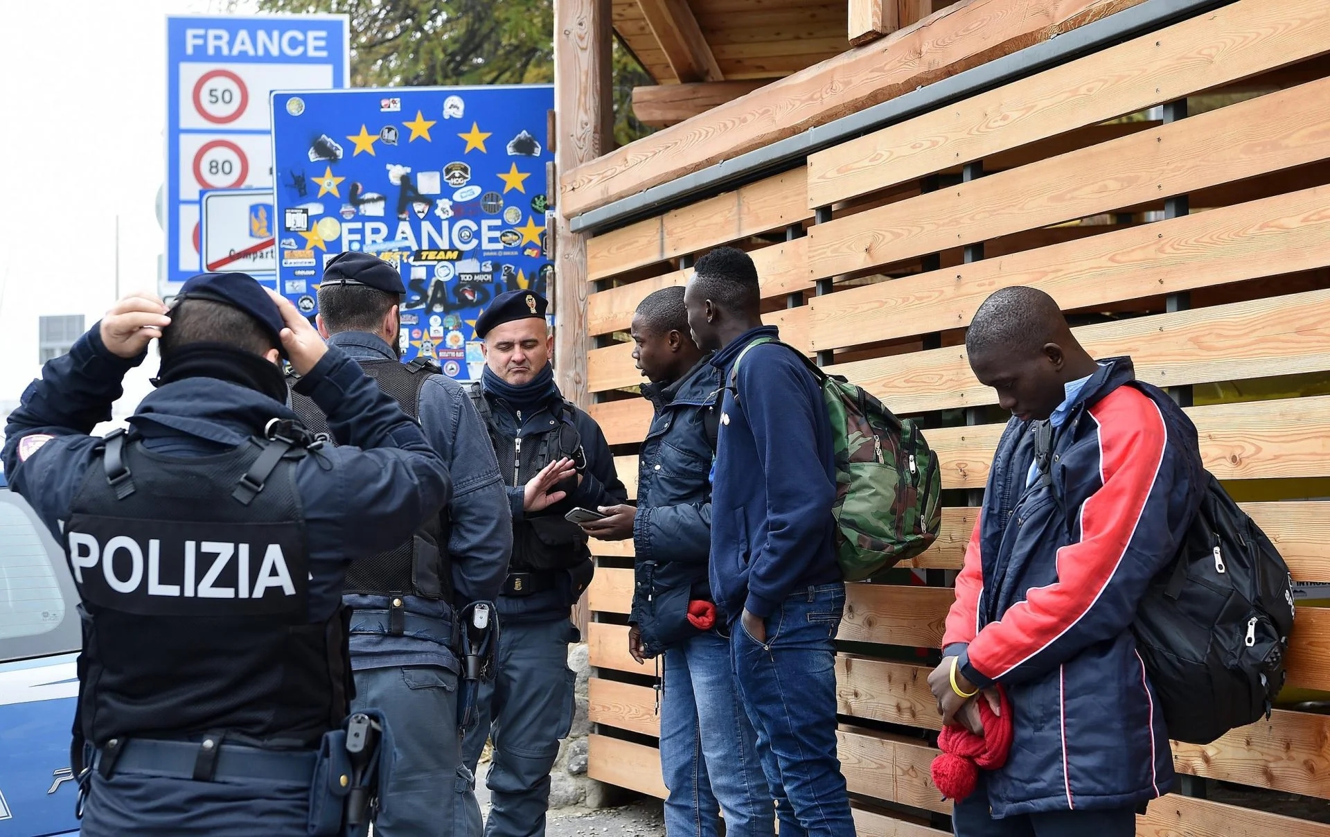 Libro: “Polizia e migranti in città”